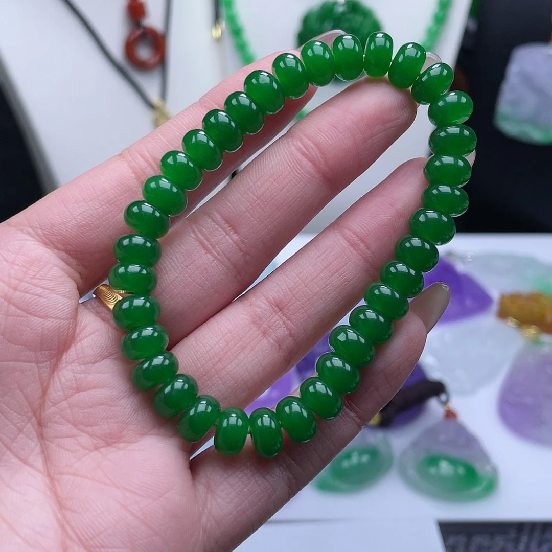 翡翠吊坠(赠链)未镶嵌