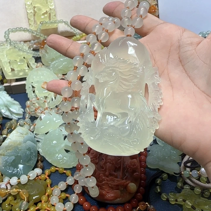 未镶嵌蛇纹石玉吊坠我****。