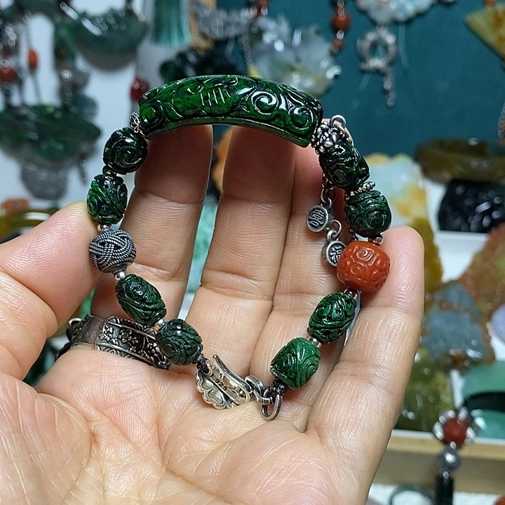 翡翠未镶嵌吊坠(赠链)