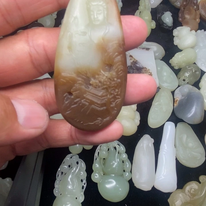 和田玉未镶嵌吊坠(赠链)