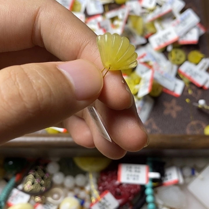 蜜蜡颈饰未镶嵌珠宝首饰