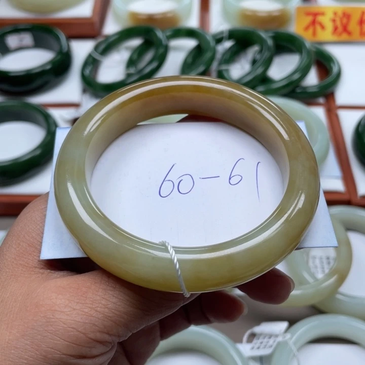 未镶嵌手镯和田玉泡*