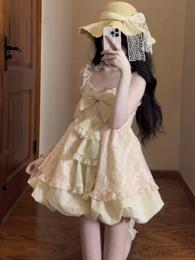 花织奈奈夏季杏色碎花花苞连衣裙