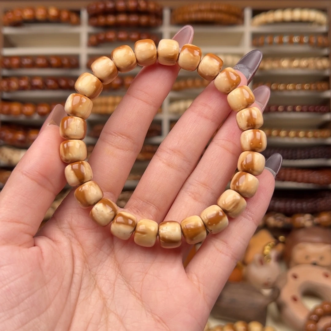 孟****紫金鼠手串奶三花9.7实心单圈