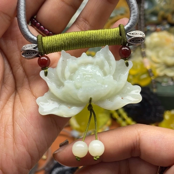 蛇纹石玉未镶嵌吊坠