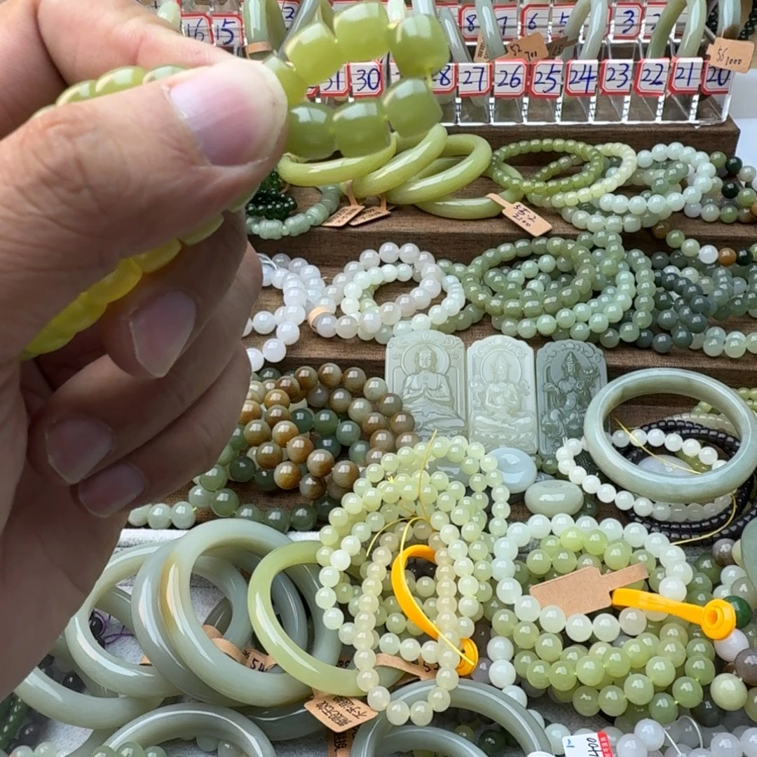 一***店和田玉未镶嵌手链