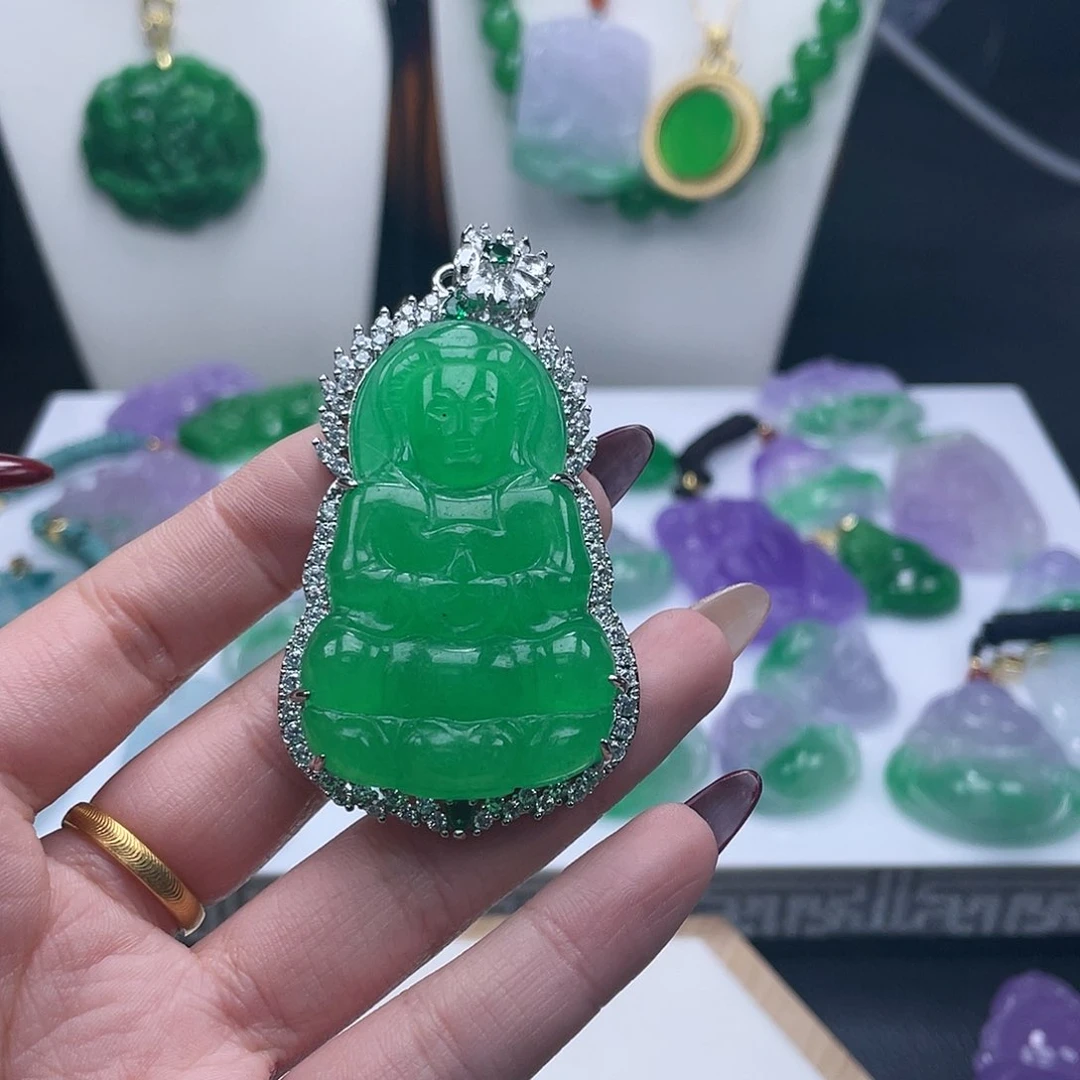 翡翠吊坠(赠链)未镶嵌