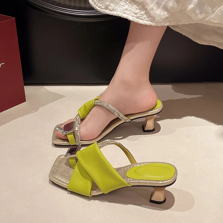 高跟水钻凉鞋女款2025夏季新款粗跟气质高级感配裙子绝美套趾拖鞋