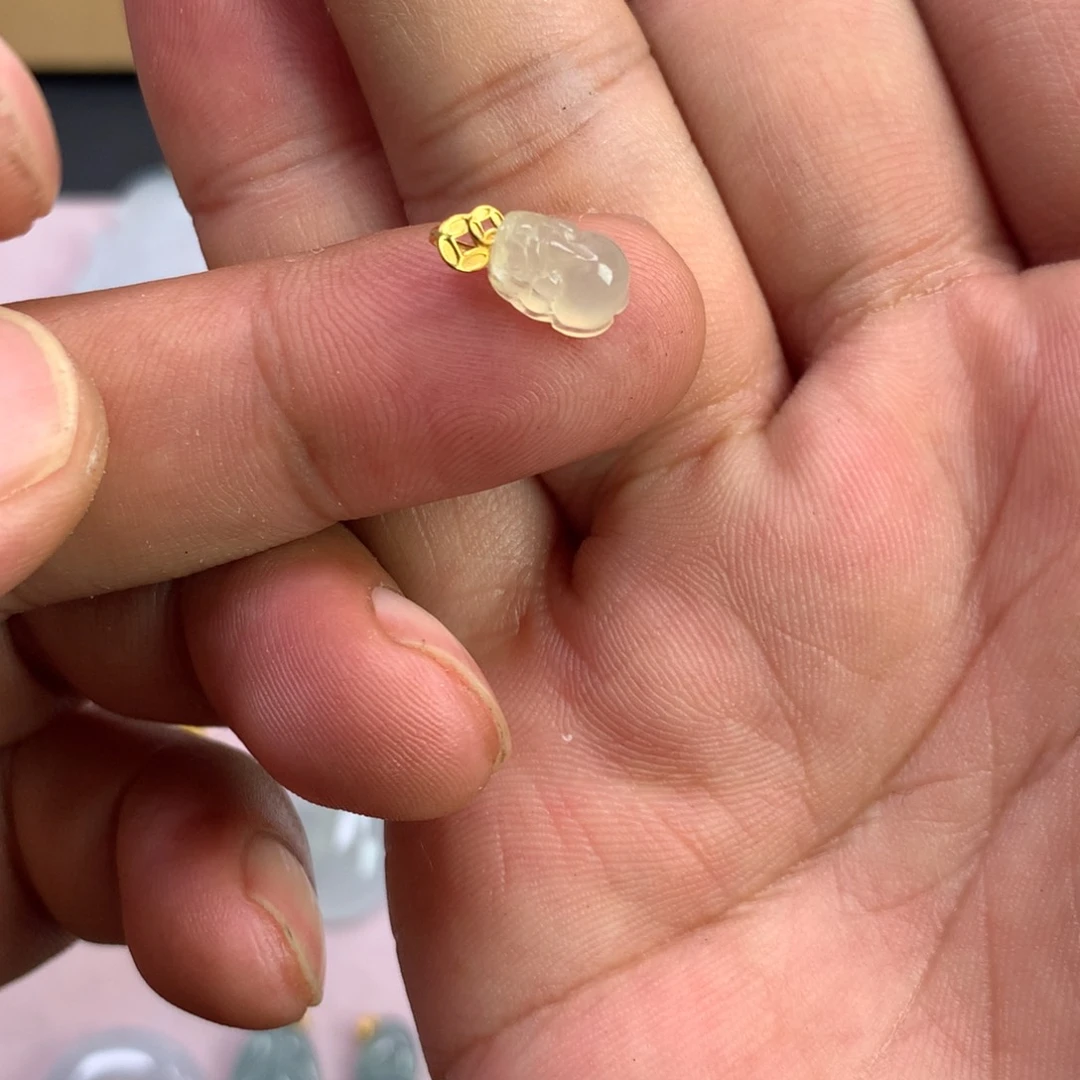 R***！翡翠18K金镶嵌颈饰