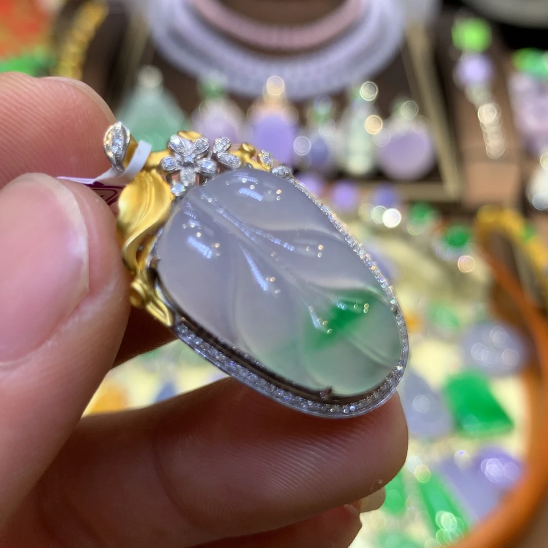 翡翠18K金镶嵌颈饰