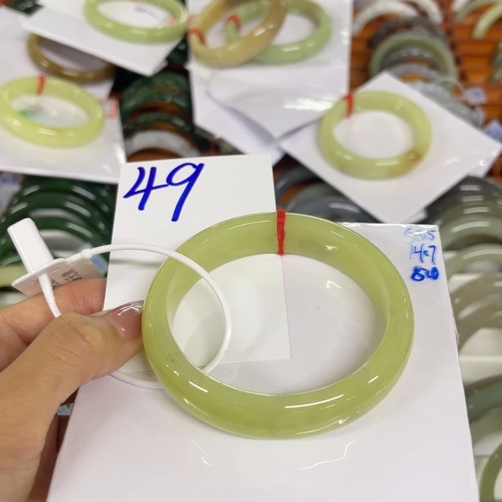 陌***玉和田玉未镶嵌手镯