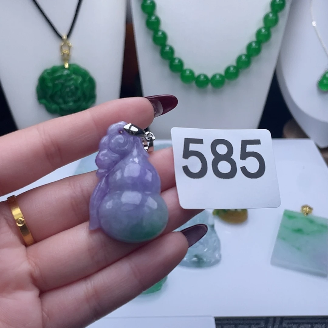 翡翠吊坠(赠链)未镶嵌