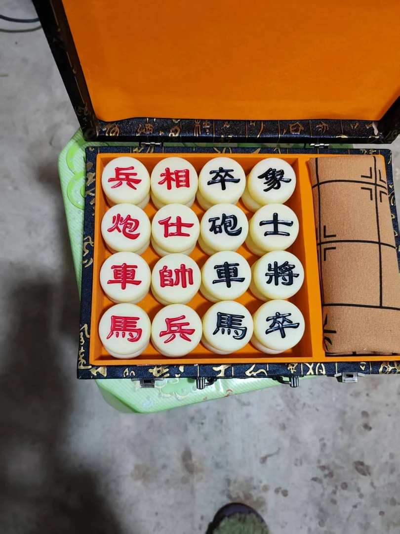 米黄色尼龙象棋，尺寸4.0x2.0鼓形