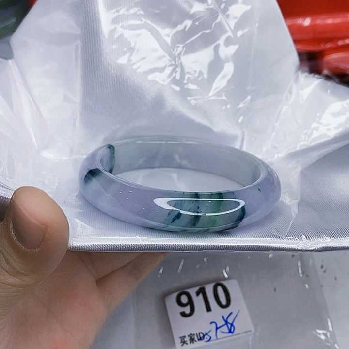 翡翠未镶嵌手镯一图一物实物为准（微瑕处理）