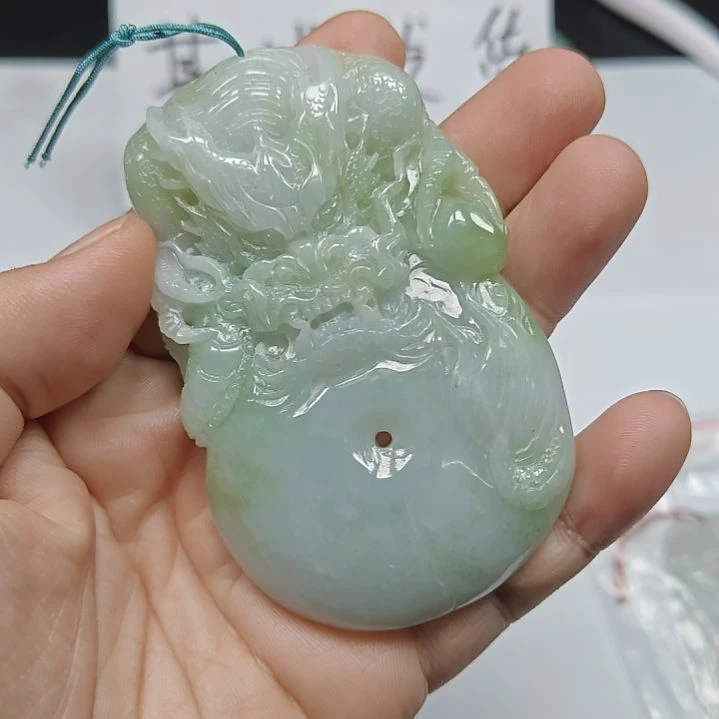 翡翠未镶嵌颈饰翡翠龙牌