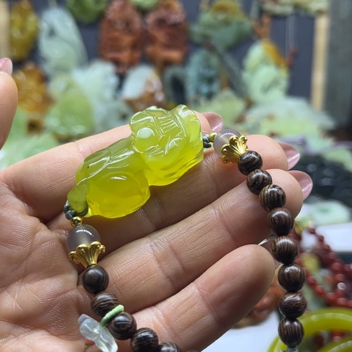 蛇纹石玉未镶嵌颈饰