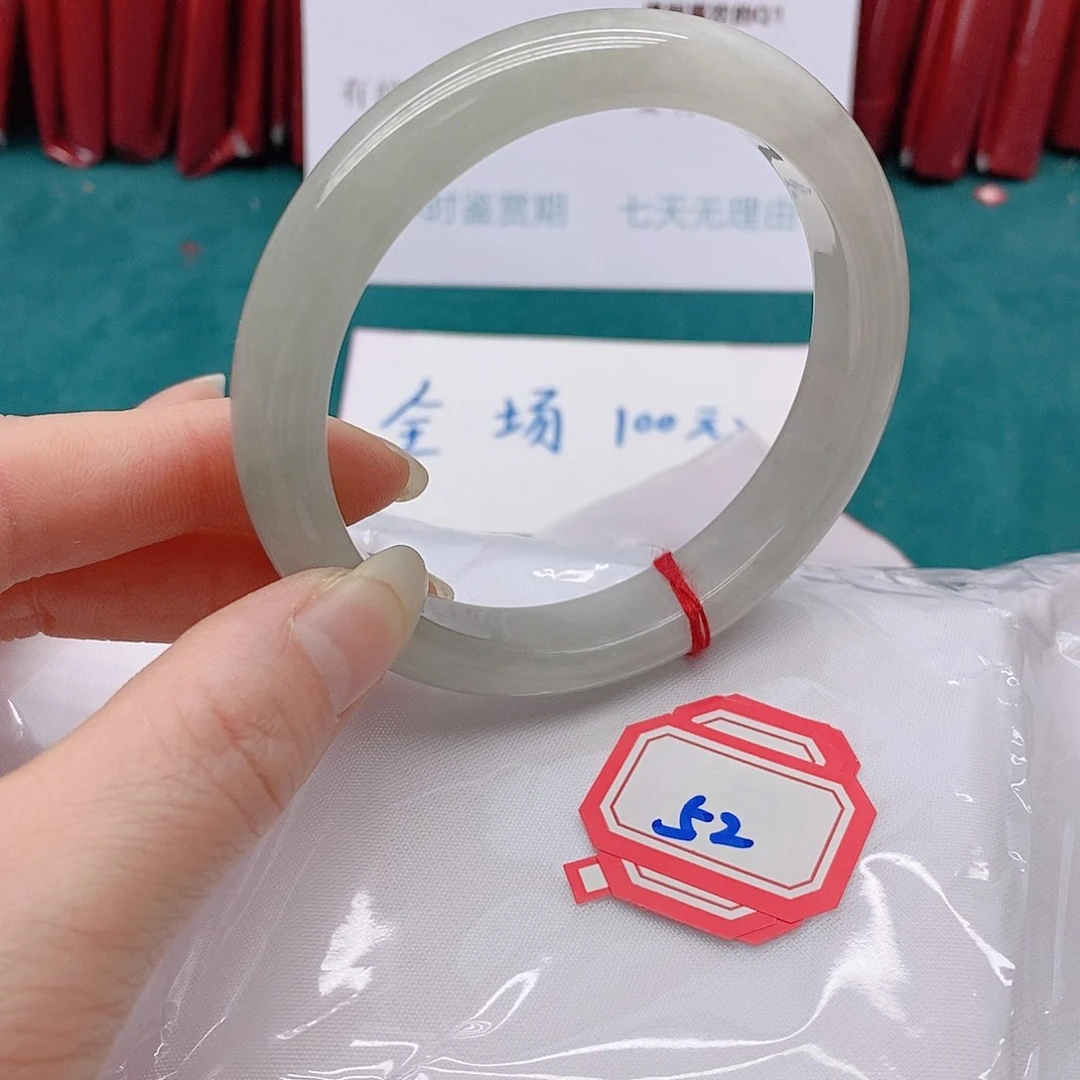 翡翠手镯未镶嵌为****己5222222