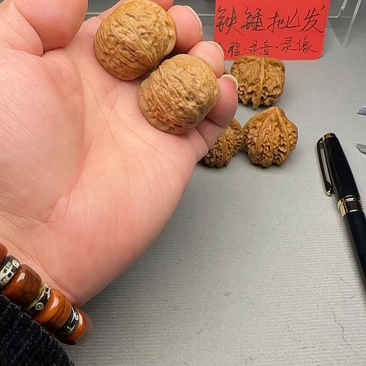 在***上核桃铁锤妹妹文玩核桃