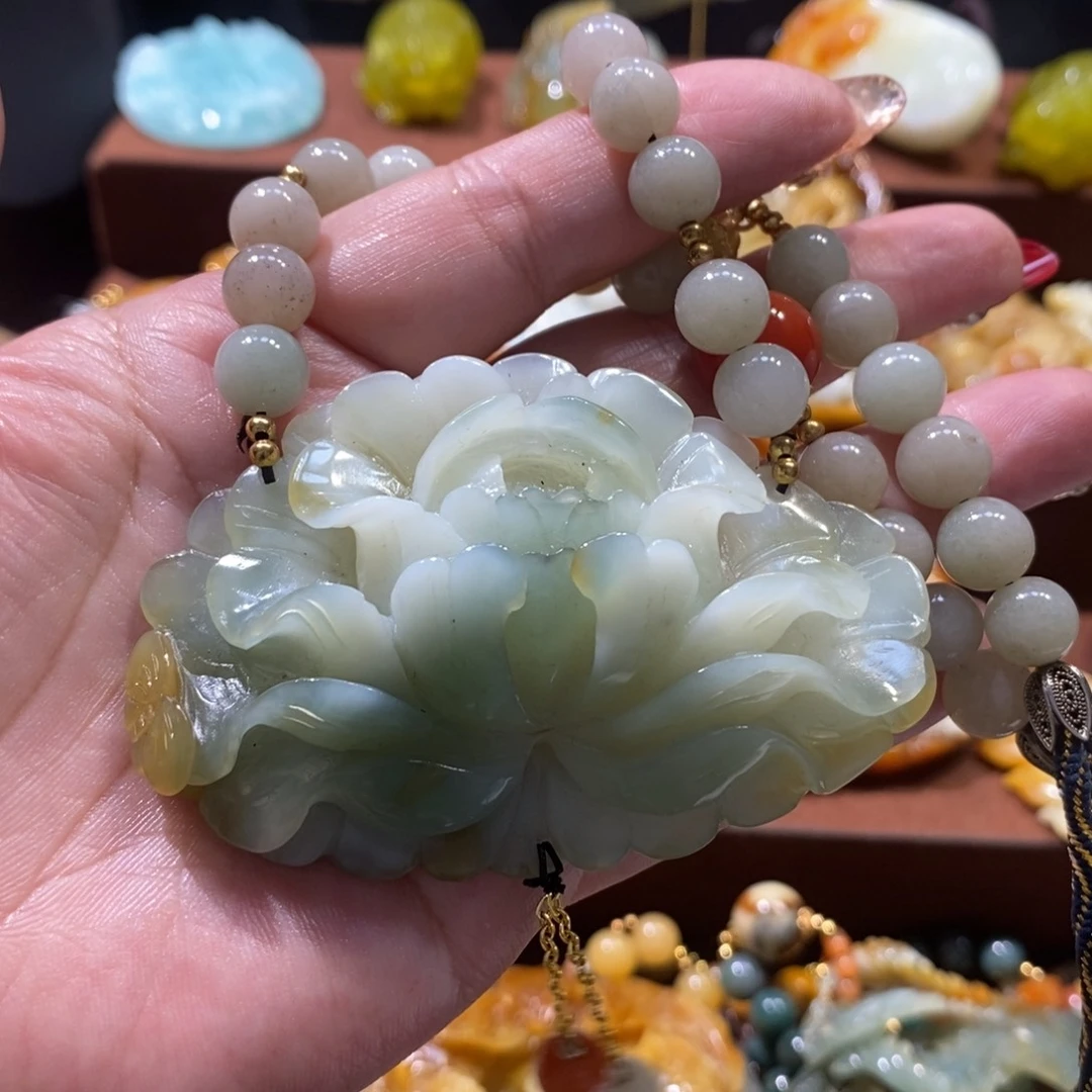 蛇纹石玉颈饰未镶嵌