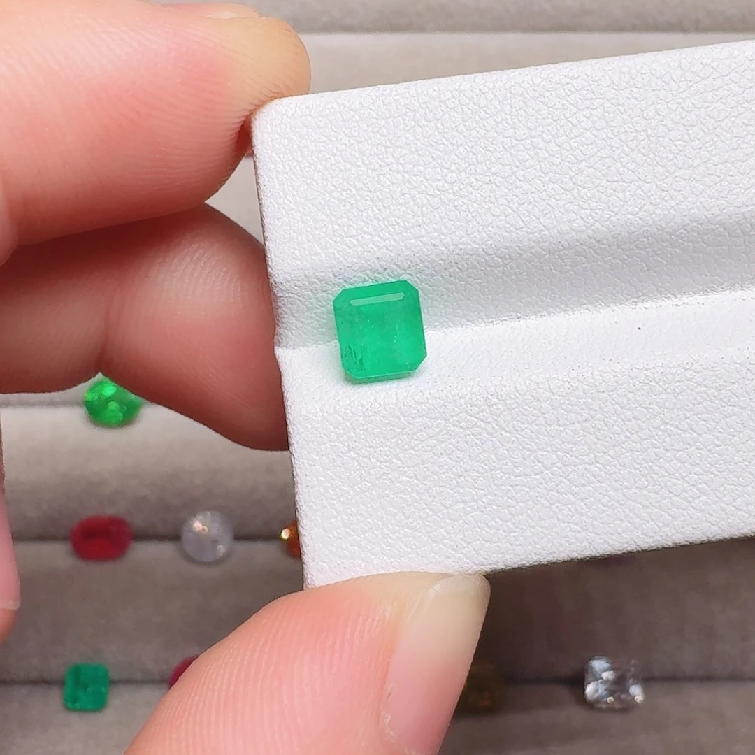 祖母绿裸石0.95ct哥伦比亚木佐祖母绿