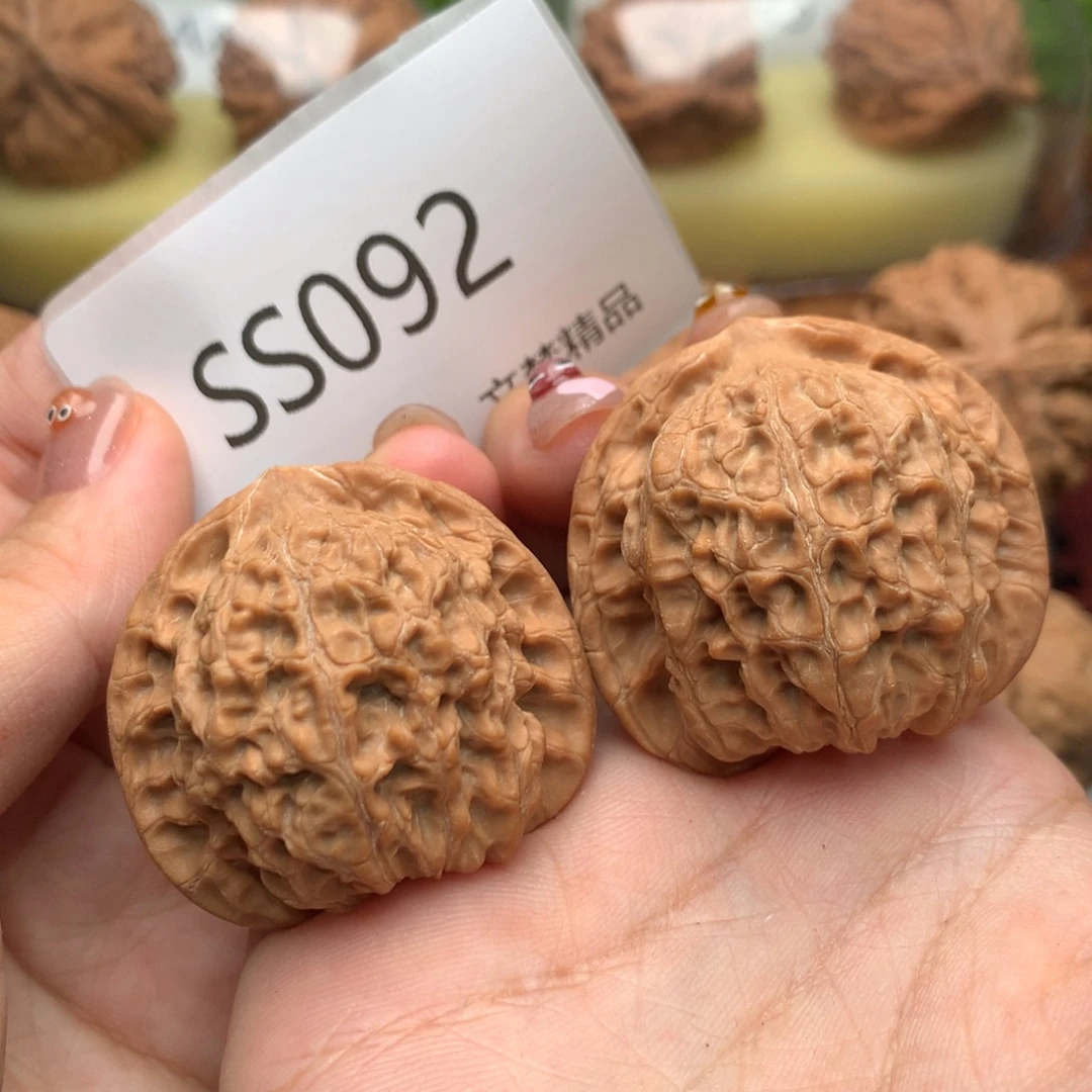 文玩核桃把件全品血麒麟40
