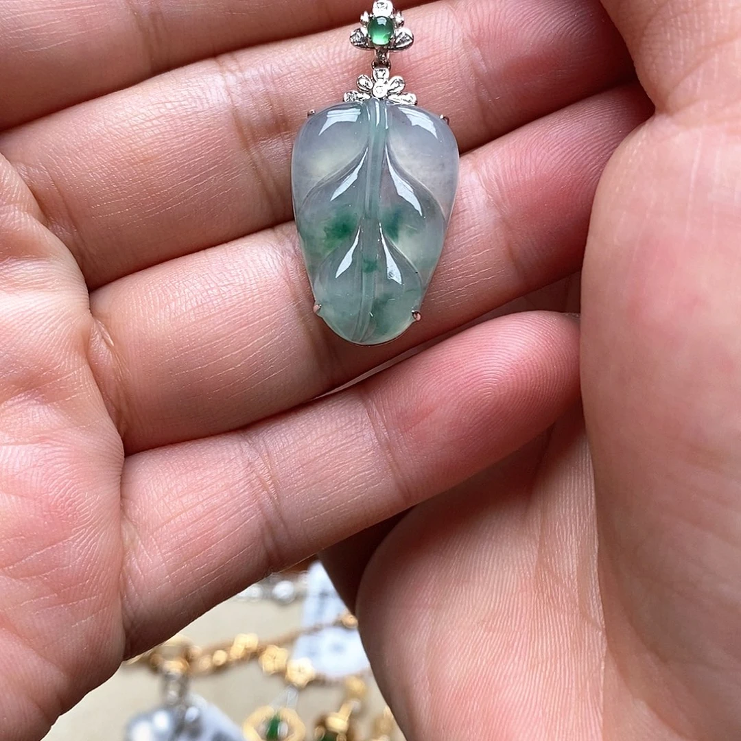 翡翠18K金镶嵌颈饰叶子