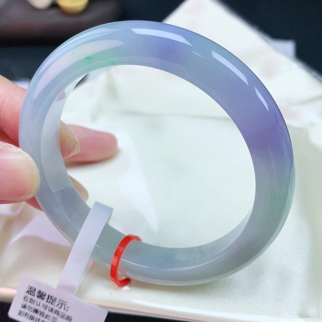 翡翠手镯未镶嵌52圈