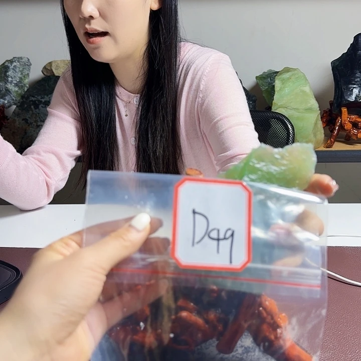 蛇纹石玉未镶嵌手镯一**志