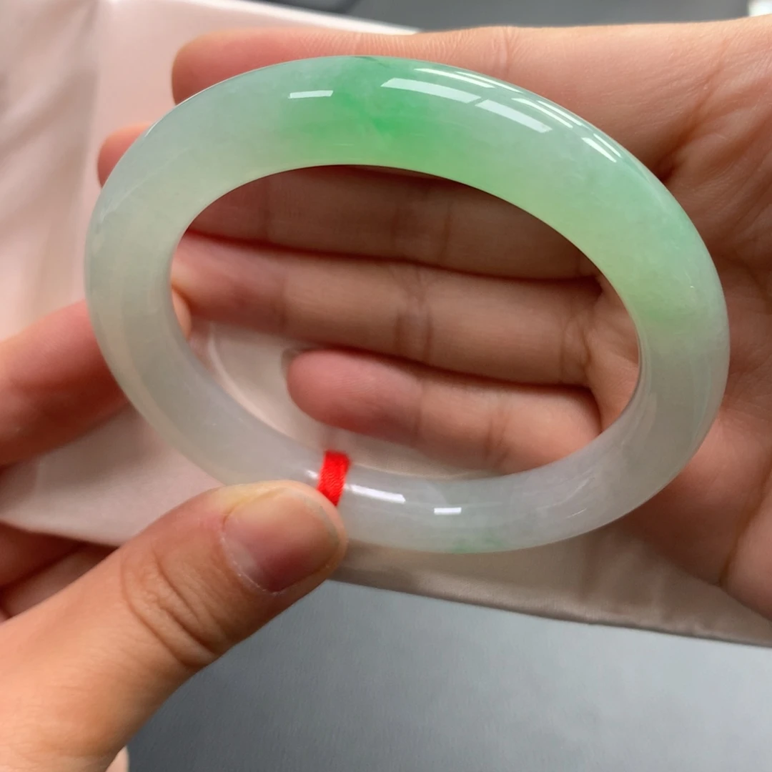 翡翠未镶嵌手镯4号53圆条冰绿半山水阳绿种水性价比