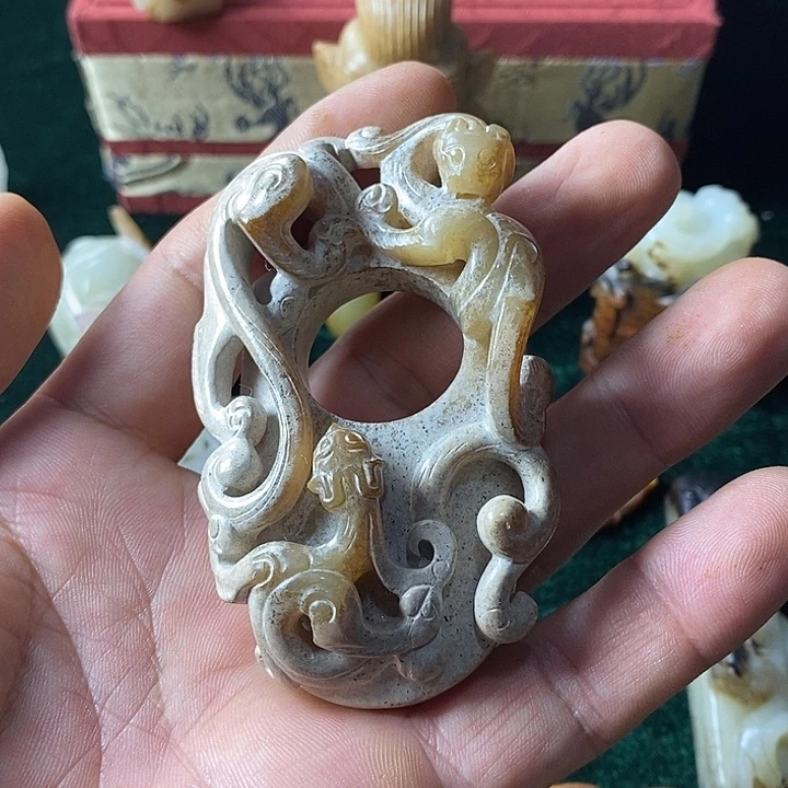 马***哥和田玉未镶嵌颈饰
