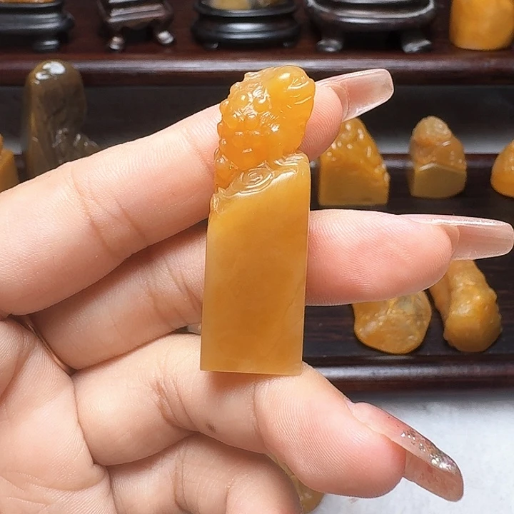 寿山石印石三脚金蟾闲方章