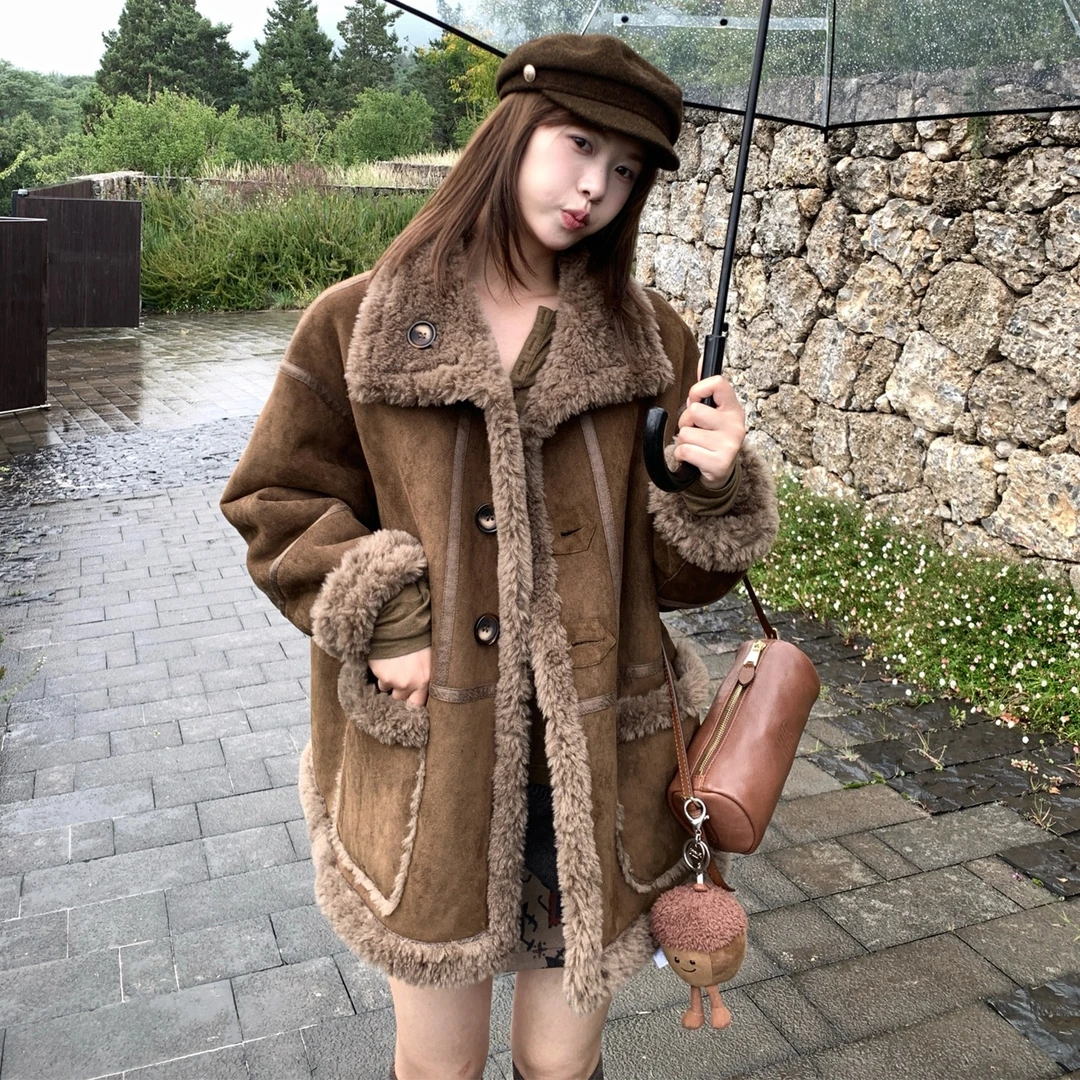 咖色羊羔毛皮毛一体外套女秋冬摇粒绒两面穿翻领大衣