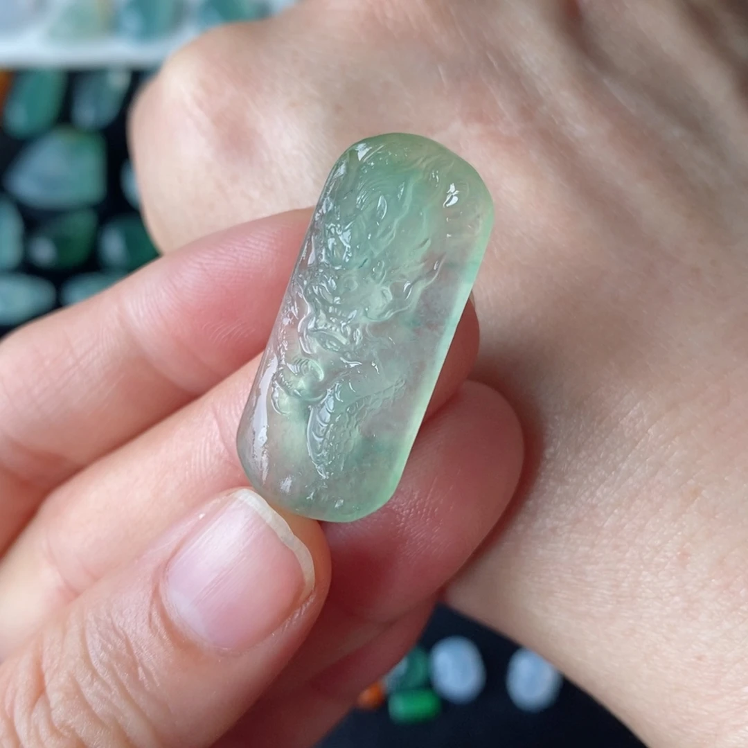 定制翡翠未镶嵌龙