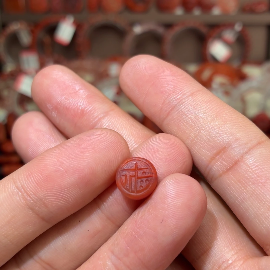 南红玛瑙未镶嵌颈饰福币