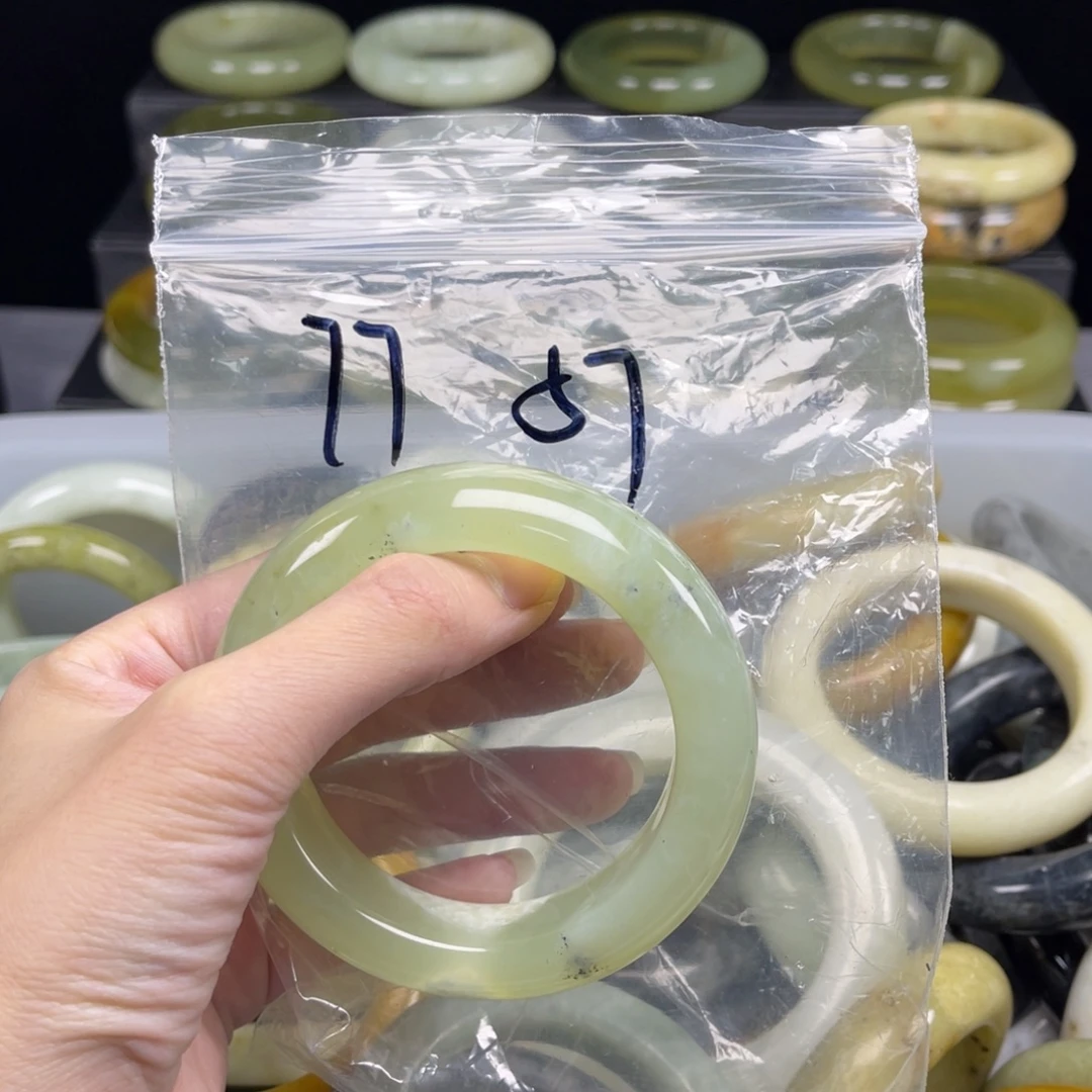 7***7蛇纹石玉未镶嵌手镯