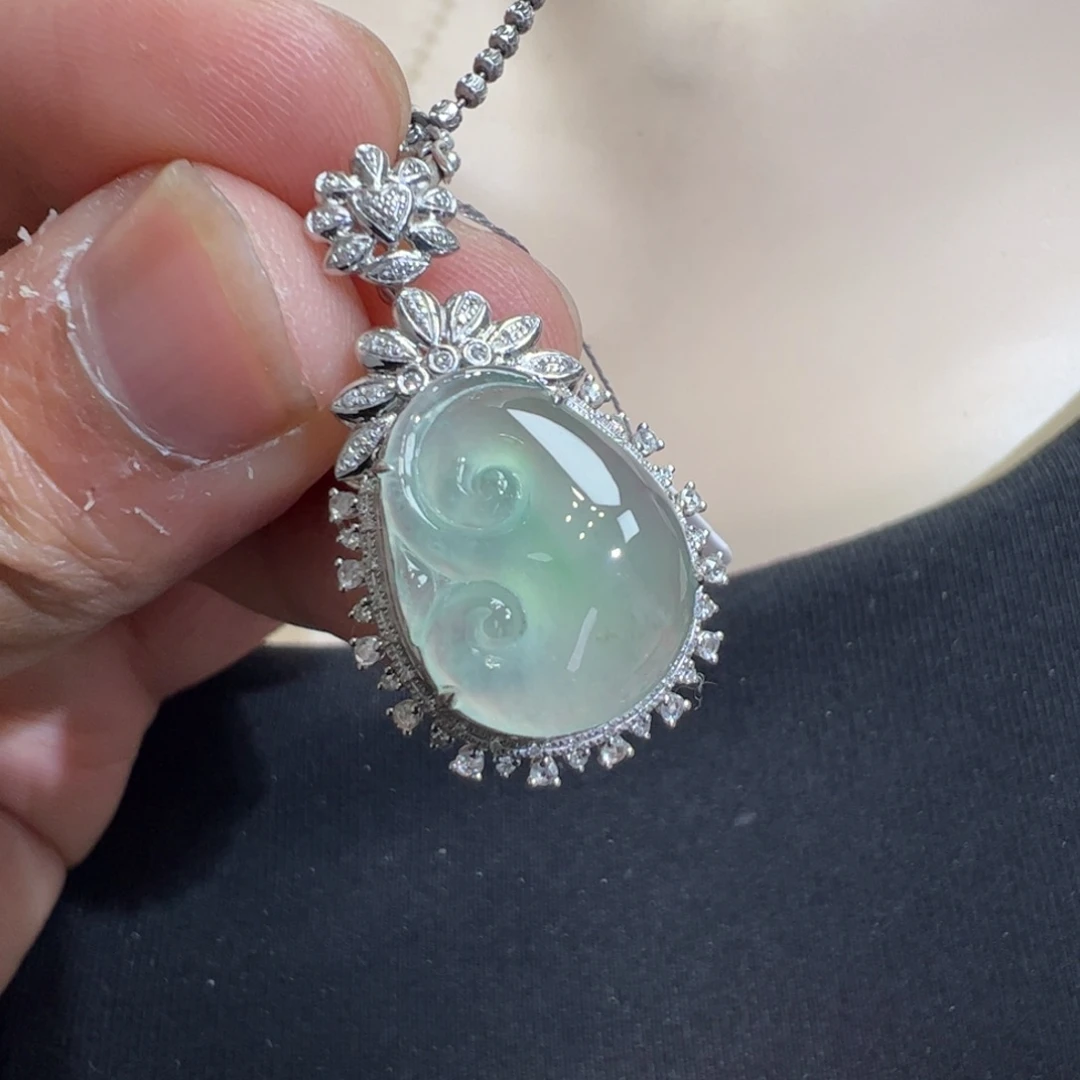 翡翠吊坠(不含链)18K金镶嵌