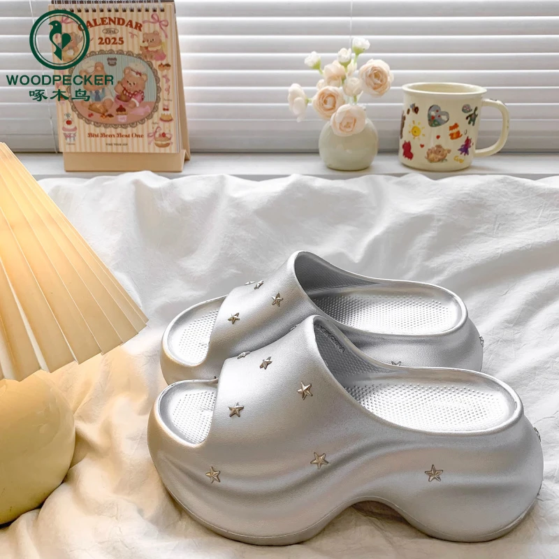 啄木鸟厚底增高一字拖鞋女夏季外穿2025新款轻便洞洞鞋沙滩凉拖鞋