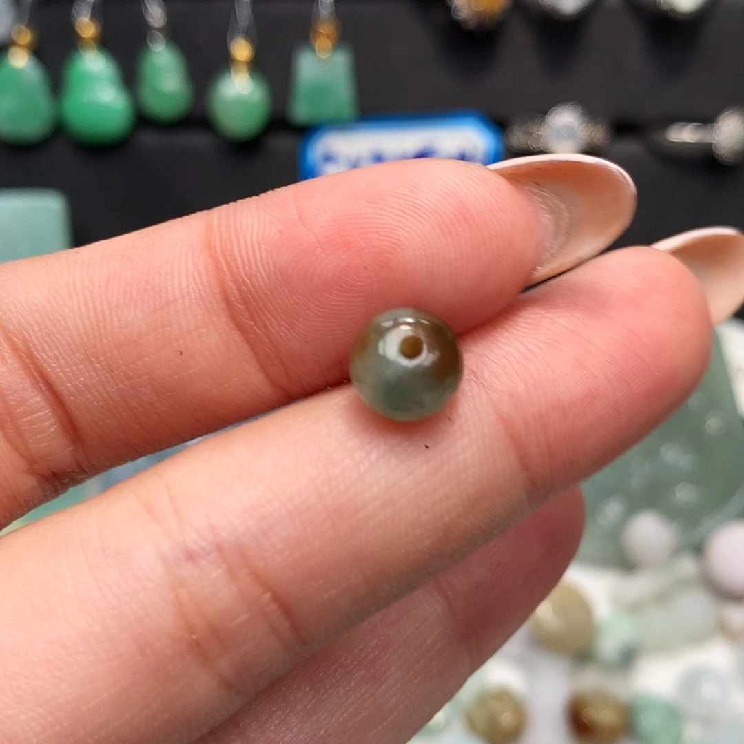 翡翠未镶嵌颈饰单珠