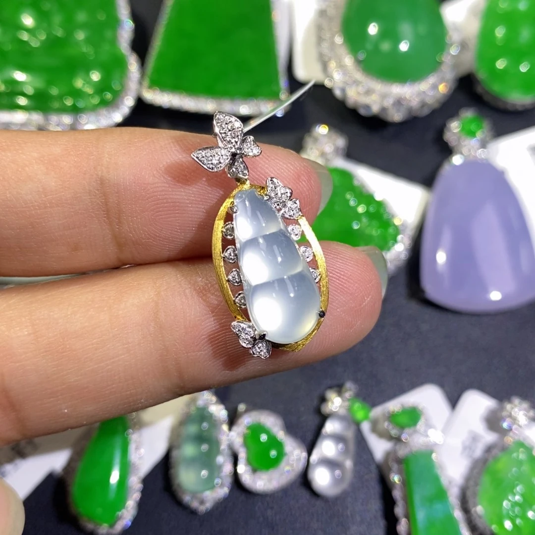 【闪购商品】翡翠18K金镶嵌颈饰吊坠