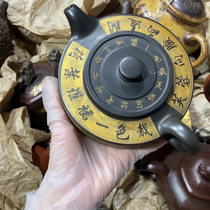 茶壶紫砂原矿泥料，手工制作一把紫砂壶。