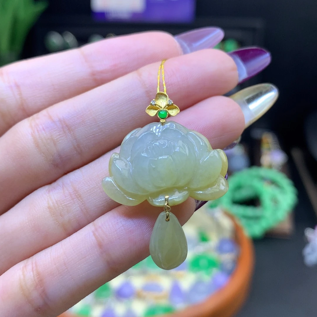 翡翠18K金镶嵌颈饰