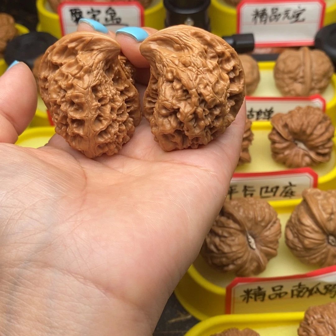 若***华文玩核桃吊坠座山雕