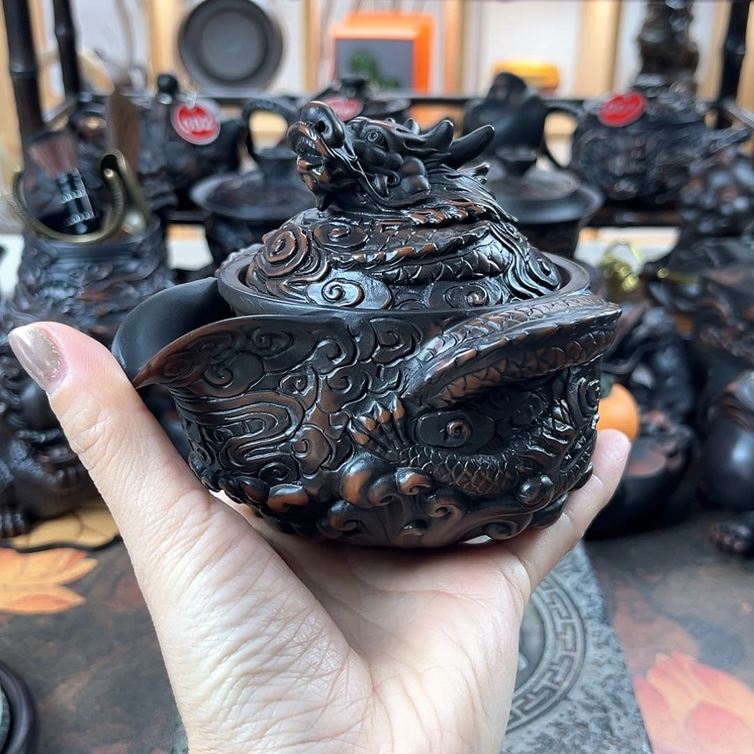 壶本****人云南建水紫陶壶