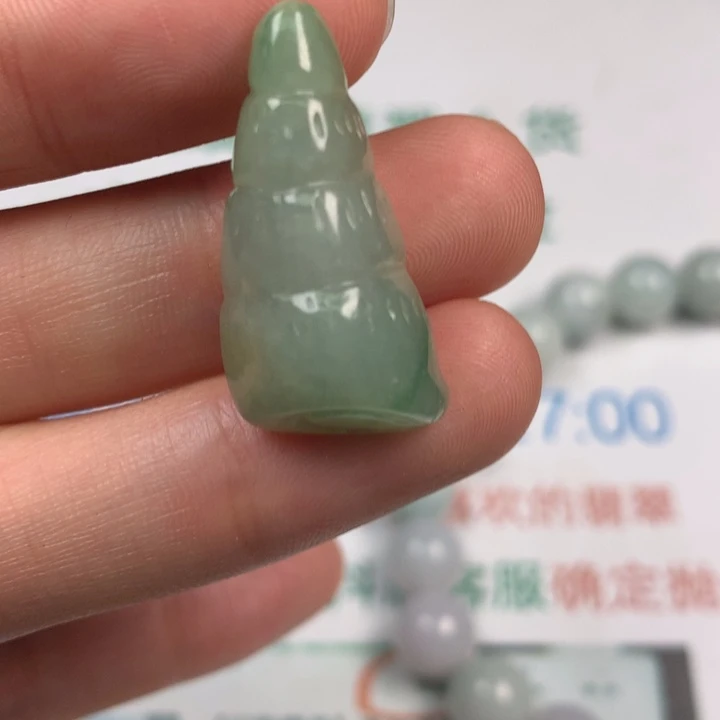 艳***下翡翠未镶嵌颈饰翡翠