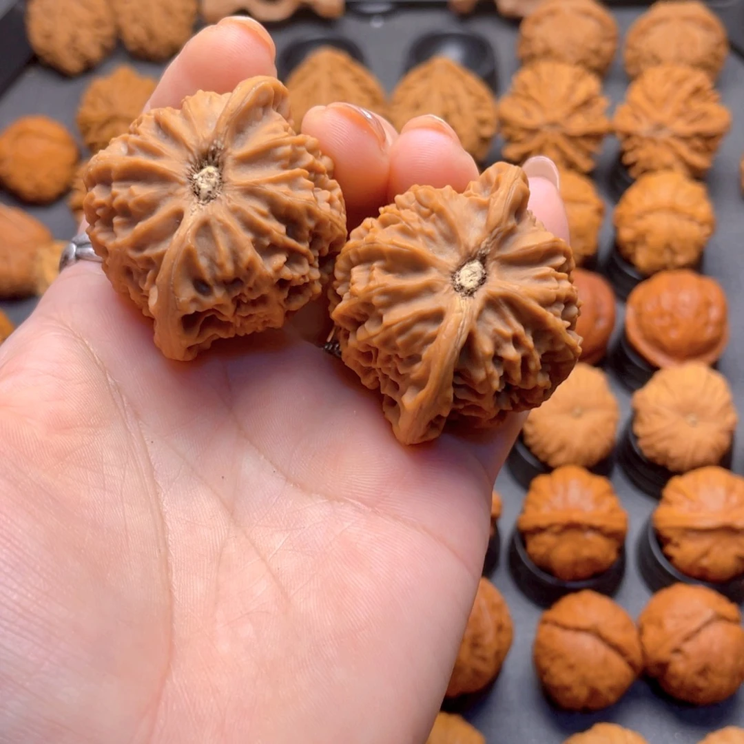 小***↑核桃文玩把件麻核宫灯