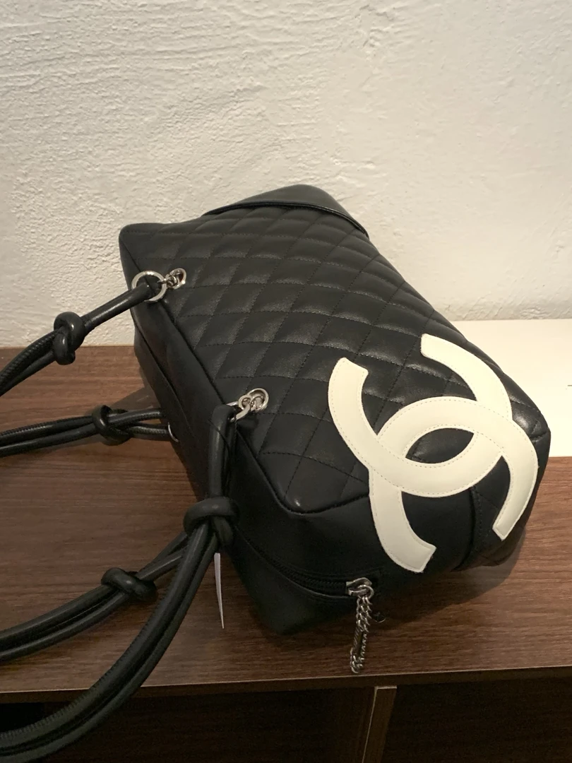 99新 Chanel/香奈儿 HIHI/黑白康鹏枕头包10开/12183570