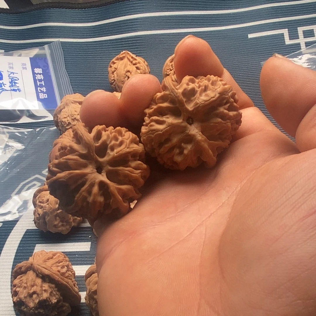 小***哥文玩核桃吊坠苹果