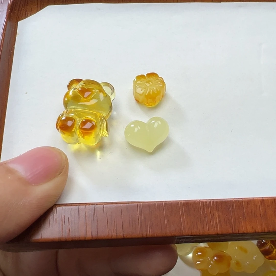 琥珀吊坠(不含链)未镶嵌小**常