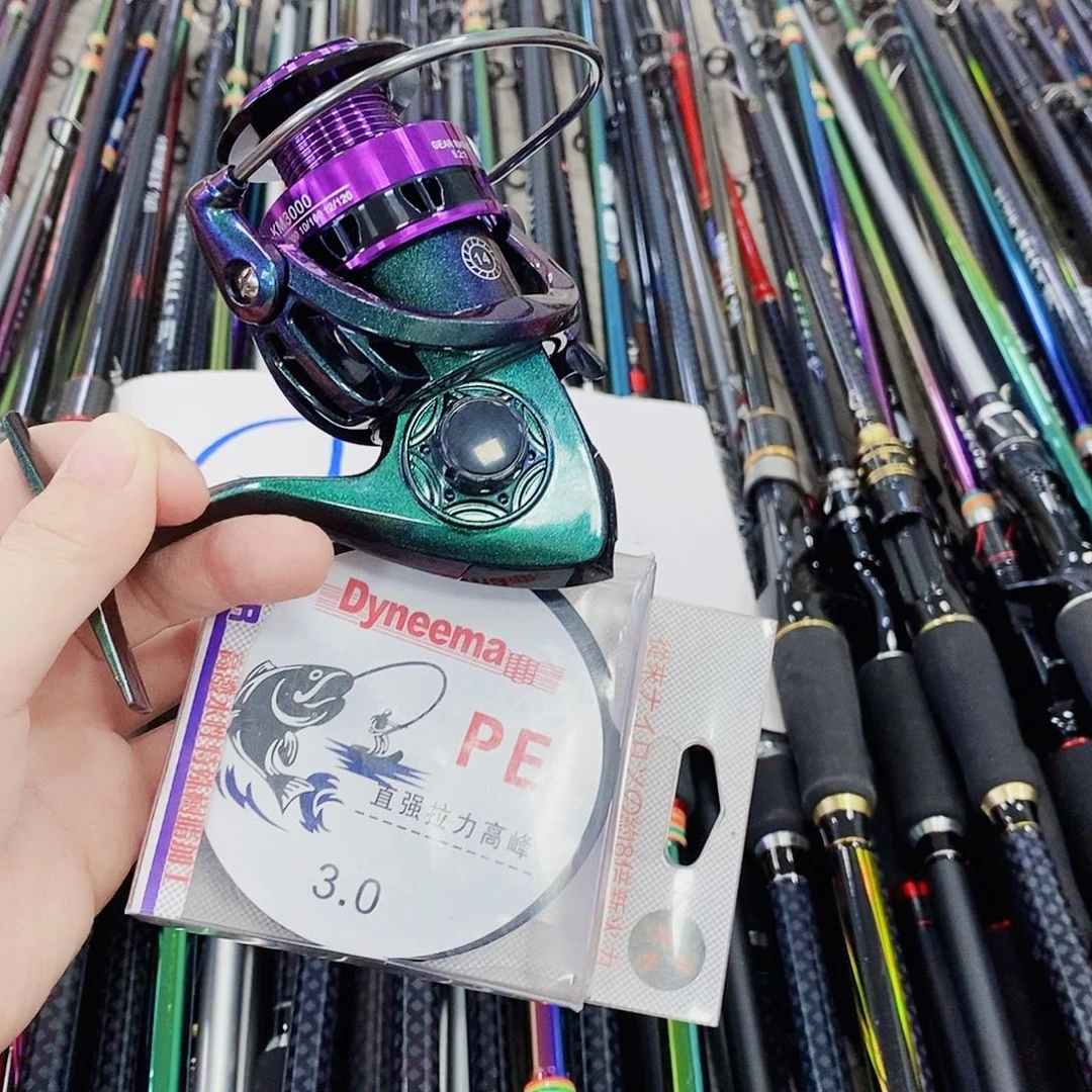 彩色纺车轮加一盘线