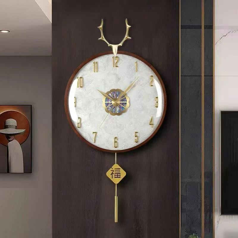 胡桃木贝壳挂钟网红餐厅装饰静音时钟挂墙2024新款客厅钟表高档